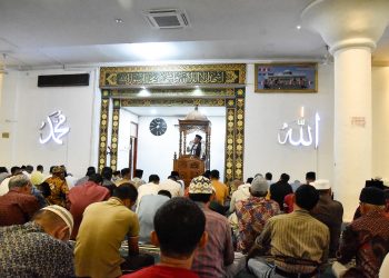 Jumat Perdana di Tahun 2023, Wako Hendri Septa Khatib Jumat Di Masjid Nurul Iman