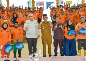 Wako Hendri Septa Serahkan 300 Paket Sembako