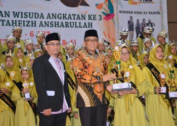 Ciptakan Penghafal Alquran, Wako Hendri Septa Apresiasi Wisuda Tahfizh