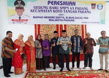 Menunggu Selama Tujuh Tahun, Wako Hendri Septa Resmikan Gedung Baru SMPN 43 Padang