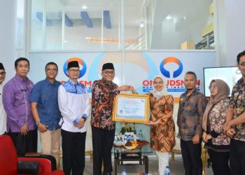 Wako Hendri Septa Terima Penghargaan Predikat Kepatuhan Standar Pelayanan Publik Dari Ombudsman RI