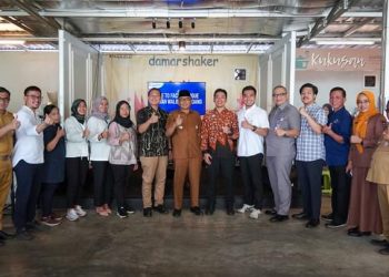 Tinjau Pengaspalan Jalan Di Pasar Raya, Wako Hendri Septa: Semoga Pasar Raya Padang Kembali Jadi Primadona!