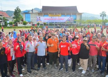 Gelar Senam Dan Goro Bersama, Sekda Andree Algamar Harapkan ASN Pemko Padang Hidup Sehat Dan Ber “AKHLAK”