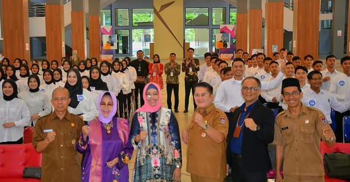 Ketua Dekranasda Ny. Genny Hendri Septa Buka Ajang Pemilihan Uda Uni Kota Padang 2023