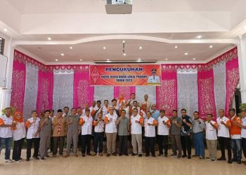 Launching Program “Wadir Si Tomas”, Wako Hendri Septa Wakafkan Diri Bersihkan Toilet Masjid