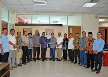 DPRD Serta Direktur Tirta Antokan Kab. Agam Sharing di Perumdam Kota Padang