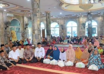 Wako Hendri Septa Salurkan Sembako Bagi 405 Mustahik Di Kecamatan Nanggalo