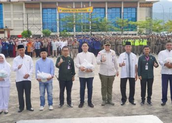 6.223 Tenaga Non ASN Pemko Padang Terima Sembako Sekda Andree Algamar; Non ASN Tulang Punggung Pemerintah