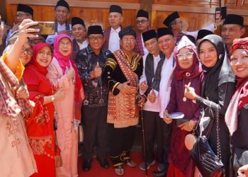 Wako Hendri Septa Hadiri Batagak Panghulu Rektor UNP