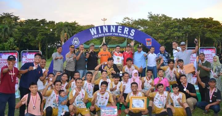 Berlangsung Sukses, Liga Askot PSSI Padang 2023 Resmi Ditutup Wawako Ekos Albar