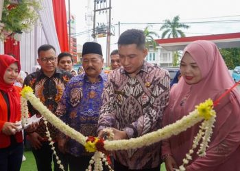 Wawako Ekos Albar Hadiri Grand Opening Delima Florist Dan Artificial Flowers