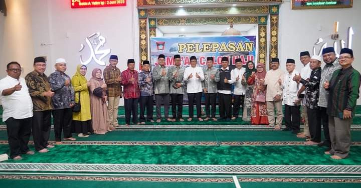 Lepas 388 Orang Calon Jamaah Haji, Wako Hendri Septa Titip Doa Untuk Kota Padang