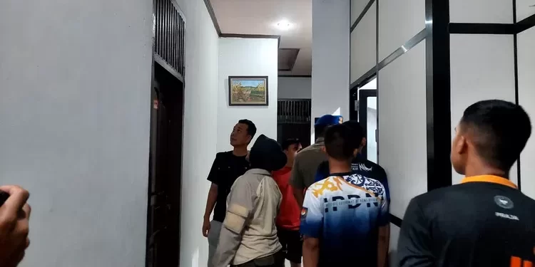 Razia Penginapan Hingga Kafe Karaoke, Satpol PP Padang Amankan Pasangan Ilegeal Dan 2 Set Sound Sistem