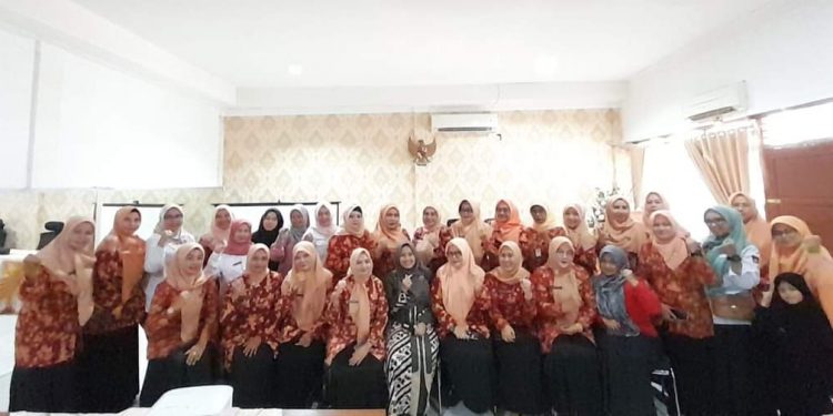 Tingkatkan Kinerja Pelaporan, DWP Kota Padang Gelar Pelatihan E-Reporting
